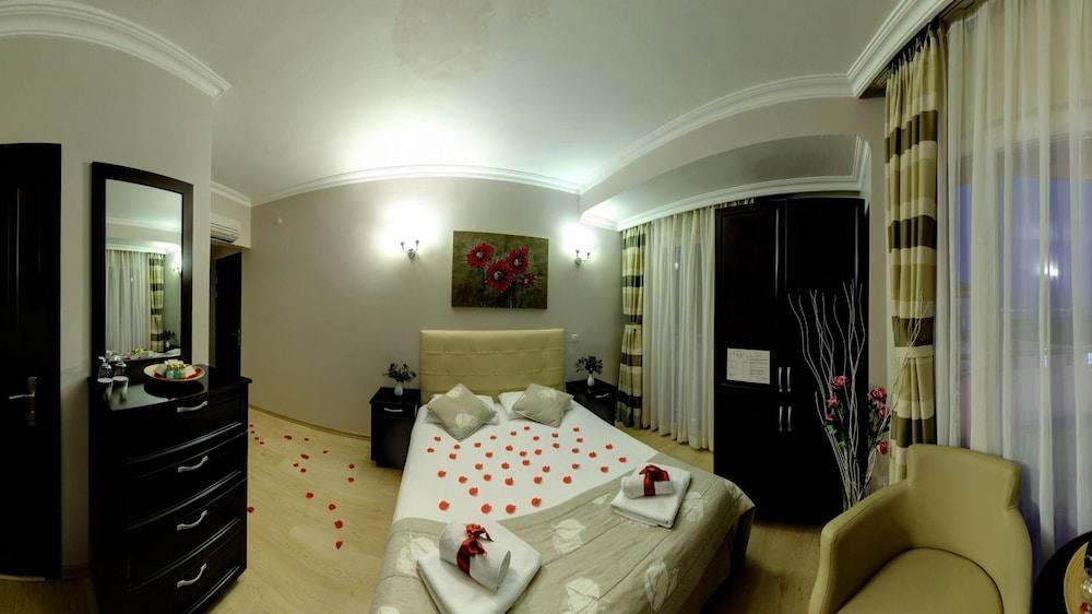 Marine House Boutique Hotel Adalar Exterior photo